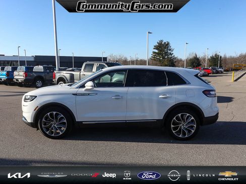 Certified 2023 Lincoln Nautilus Reserve image 3