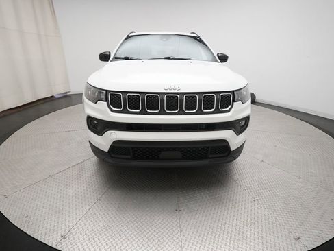Used 2024 Jeep Compass Latitude AWD/4WD image 11