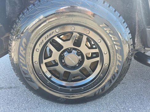 Used 2007 Toyota FJ Cruiser 2WD w/ Upgrade Pkg 1 image 19