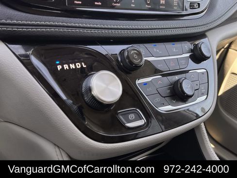 Used 2023 Chrysler Pacifica Limited image 19