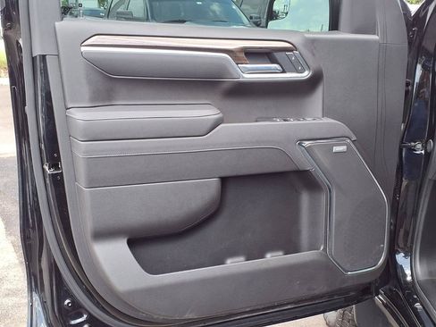 Used 2025 Chevrolet Silverado 1500 LT Trail Boss w/ Convenience Package II AWD/4WD image 28
