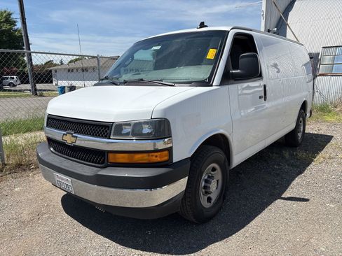 Used 2022 Chevrolet Express 2500 w/ Driver Convenience Package RWD image 2