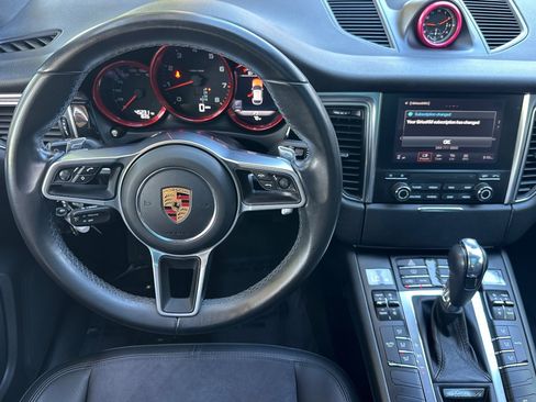 Used 2018 Porsche Macan AWD/4WD image 17
