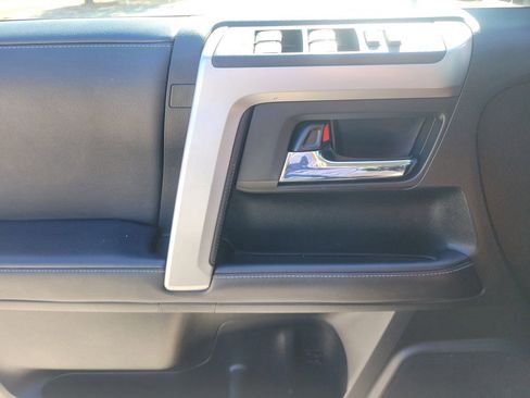 Used 2022 Toyota 4Runner SR5 Premium image 17