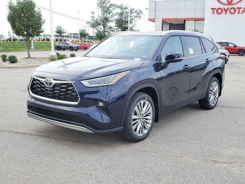New 2026 Toyota Highlander Platinum AWD/4WD image 2