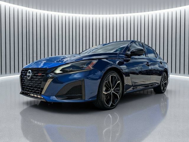 Used 2024 Nissan Altima 2.5 SR w/ SR Premium Package FWD image 8