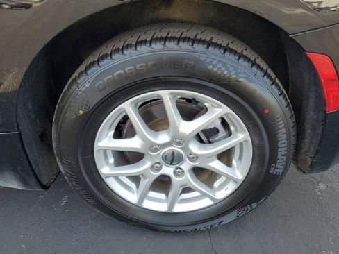 Used 2025 Chrysler Pacifica Select image 34