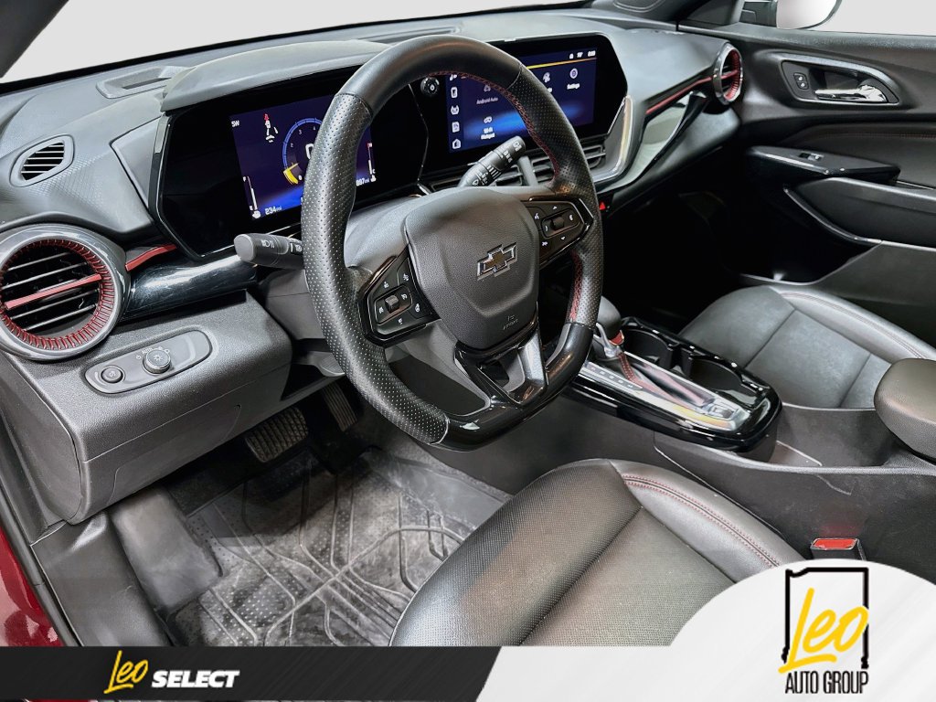 Used 2024 Chevrolet Trax RS w/ Sunroof Package FWD image 12