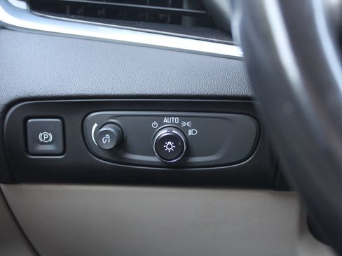 Used 2019 Buick Enclave Essence AWD/4WD image 26