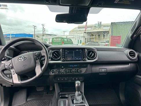 Used 2023 Toyota Tacoma TRD Sport image 12
