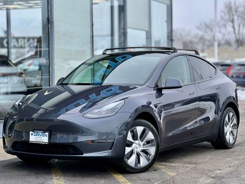 Used 2023 Tesla Model Y Long Range image 30