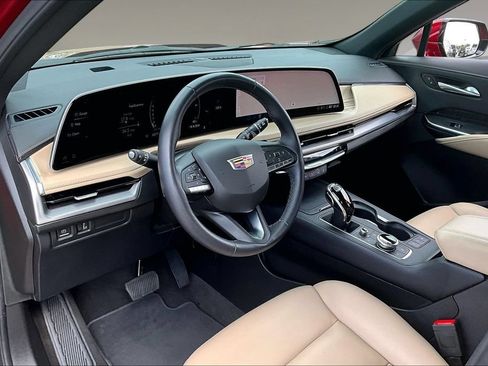 Used 2024 Cadillac XT4 Premium Luxury w/ Active Safety Package FWD image 13