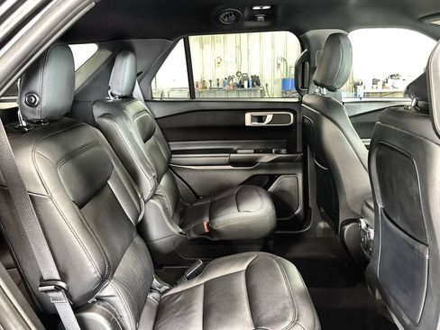 Used 2020 Ford Explorer XLT RWD image 30
