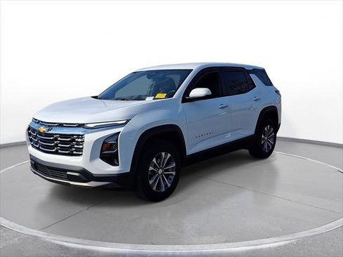 Used 2025 Chevrolet Equinox LT w/ Safety and Technology Package FWD image 4