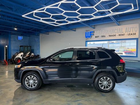 Used 2019 Jeep Cherokee Latitude Plus w/ Cold Weather Group AWD/4WD image 10