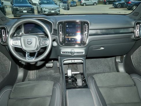 Certified 2023 Volvo XC40 Recharge Ultimate w/ Protection Package Premier image 19