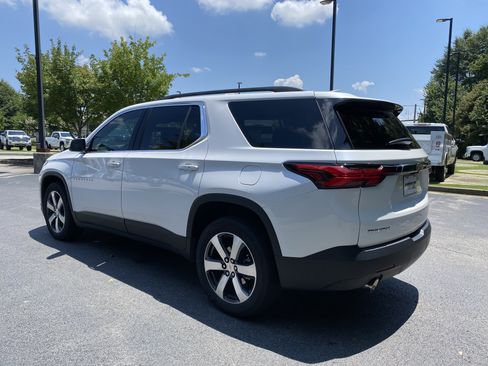 Used 2023 Chevrolet Traverse LT w/ LT Premium Package FWD image 7