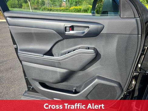 Certified 2025 Toyota Highlander XLE AWD/4WD image 33