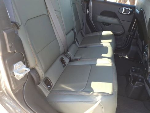 New 2025 Jeep Gladiator Mojave w/ Convenience Group image 9