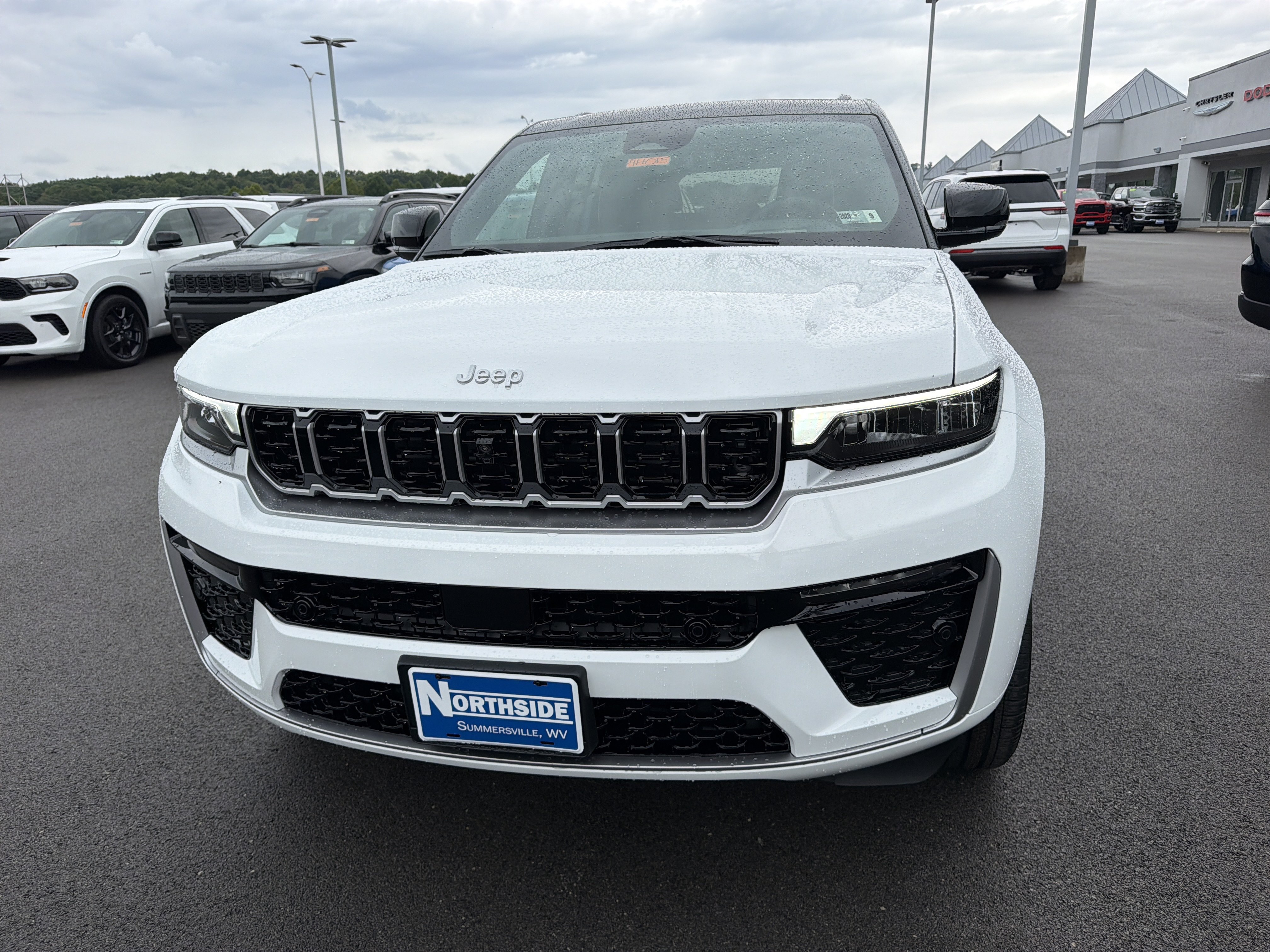 New 2027 Jeep Grand Cherokee Summit AWD/4WD image 2