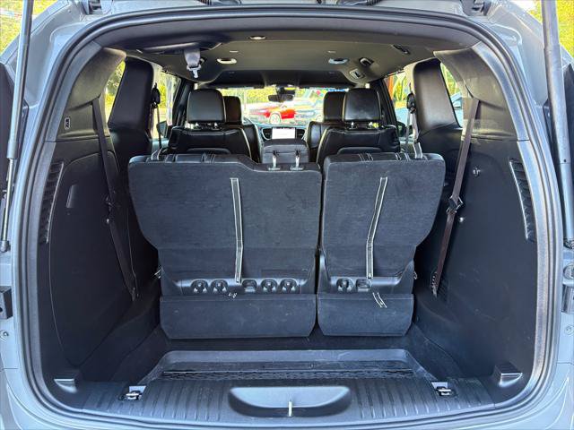 Certified 2025 Chrysler Pacifica Select AWD/4WD image 12
