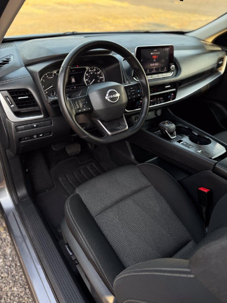Used 2025 Nissan Rogue SV FWD image 29