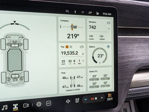 Used 2024 Rivian R1S Adventure image 23