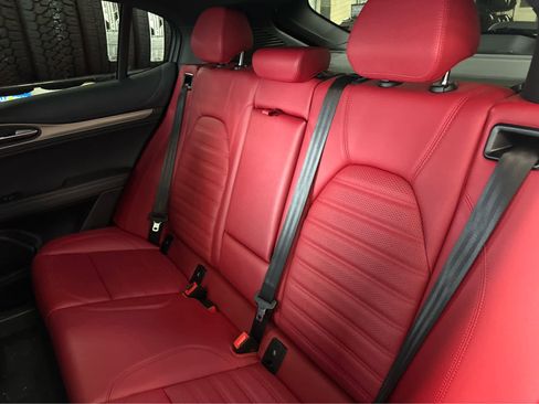 Used 2024 Alfa Romeo Stelvio Veloce image 35