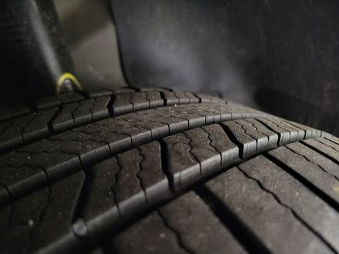 Used 2018 Ford Taurus SEL w/ Equipment Group 201A image 12