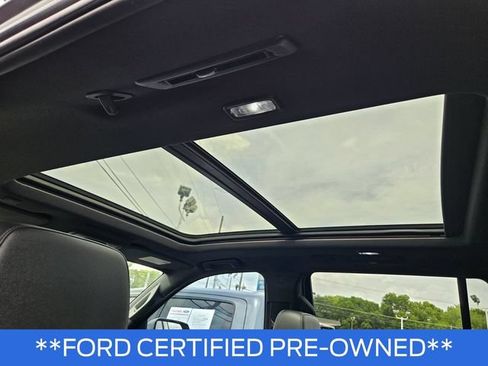 Used 2022 Chevrolet Tahoe Z71 w/ Luxury Package AWD/4WD image 18