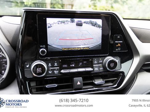 Used 2023 Toyota Highlander XLE AWD/4WD image 44