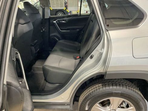 Used 2025 Toyota RAV4 XLE AWD/4WD image 17
