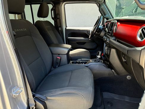 Used 2019 Jeep Wrangler Unlimited Sahara AWD/4WD image 4