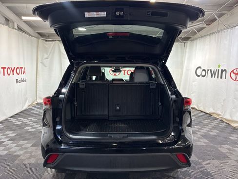 Used 2022 Toyota Highlander XLE image 18