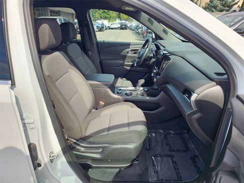 Used 2023 Chevrolet Traverse LT image 10