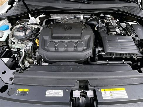 Used 2023 Volkswagen Tiguan SE w/ Panoramic Sunroof Package image 31