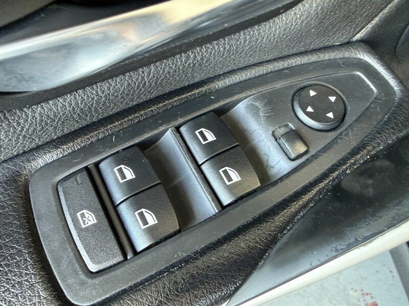 Used 2015 BMW 320i Sedan RWD image 21