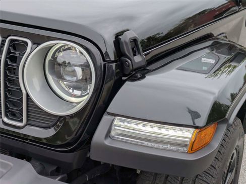 Used 2025 Jeep Wrangler Unlimited Sahara w/ Safety Group AWD/4WD image 12