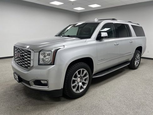 Used 2020 GMC Yukon XL Denali image 4