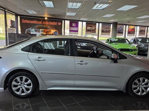 Used 2023 Toyota Corolla LE image 5