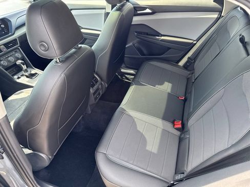 Used 2022 Volkswagen Taos SE w/ Panoramic Sunroof Package FWD image 25