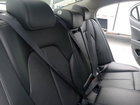 Used 2021 Genesis G70 2.0T image 19