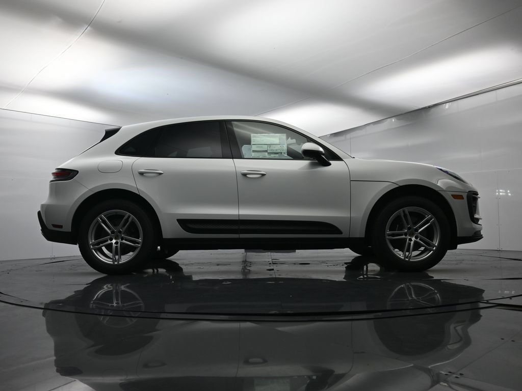 Certified 2025 Porsche Macan AWD/4WD image 53