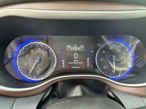 Used 2022 Chrysler Voyager LX FWD image 17
