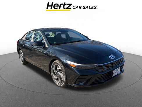 Used 2025 Hyundai Elantra SEL image 1