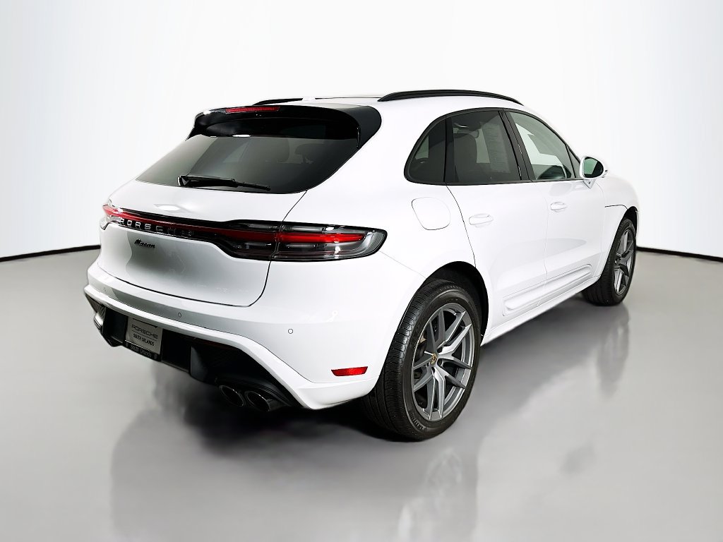 Certified 2025 Porsche Macan AWD/4WD image 9
