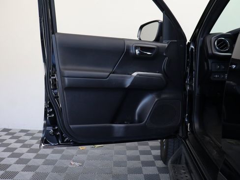 Used 2023 Toyota Tacoma TRD Sport image 15