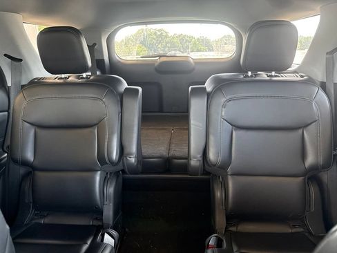 Used 2022 Ford Explorer XLT w/ Equipment Group 202A AWD/4WD image 22