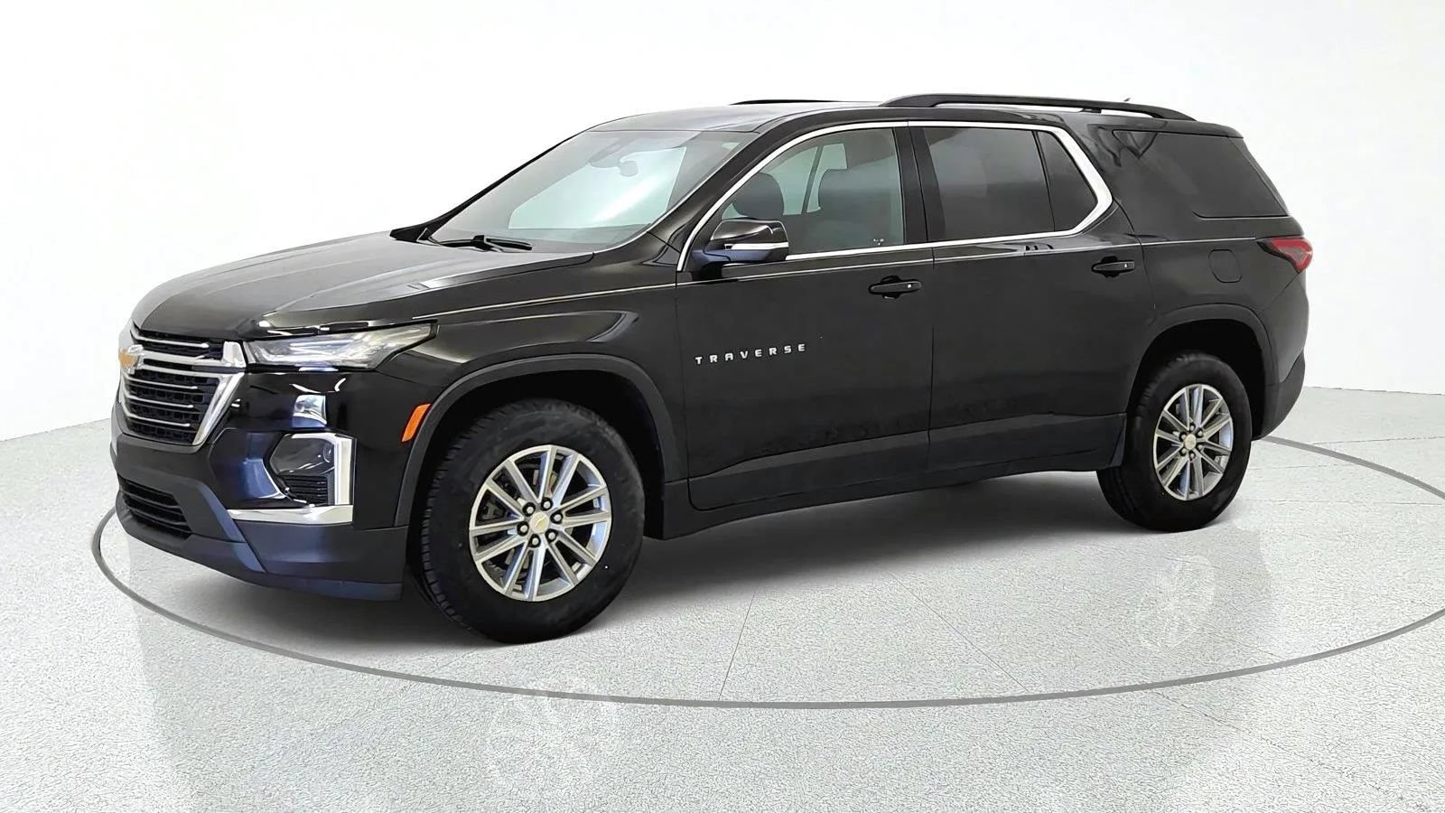 Used 2023 Chevrolet Traverse LT FWD image 3