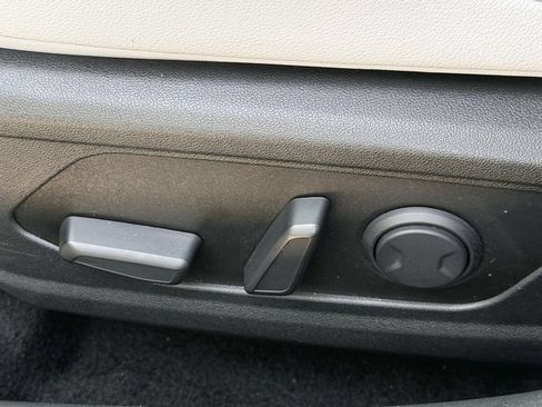 Certified 2025 Hyundai Elantra Limited FWD image 21